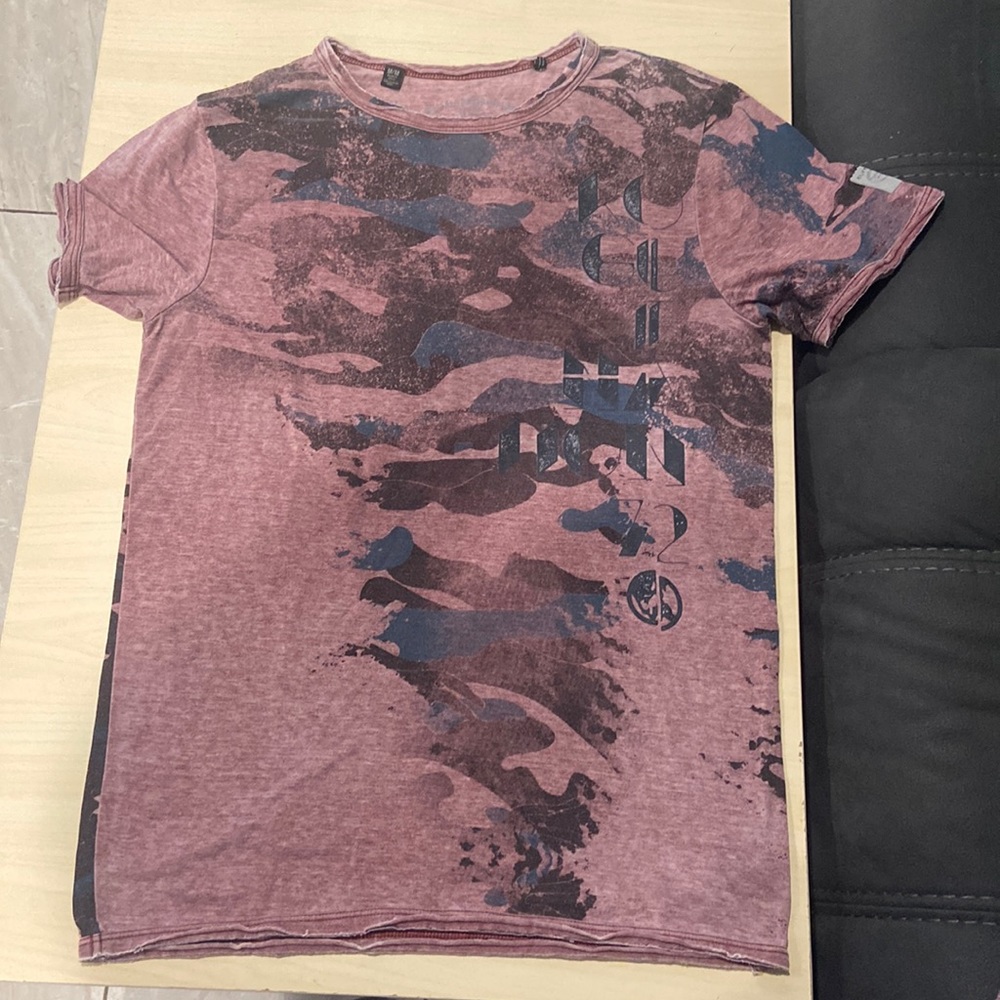 Mens Buffalo cotton tee. Mens size medium. Gently used